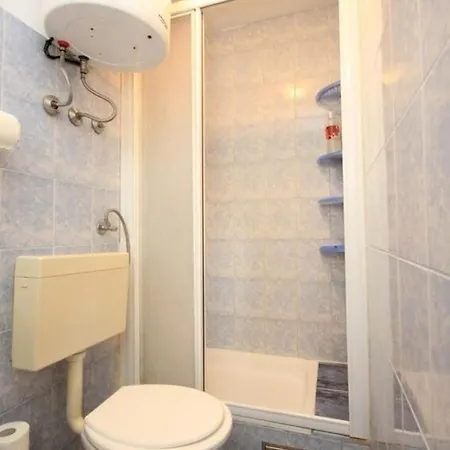 Mat Apartman *