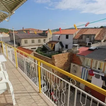 Mat - Great Location Apartment